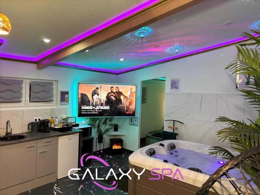 Apartment Galaxy - Jupiter Jacuzzi Privatif *